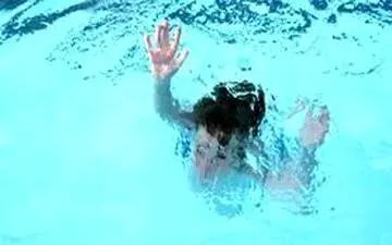 حادثه هولناک برای کودک آبادانی در استخر