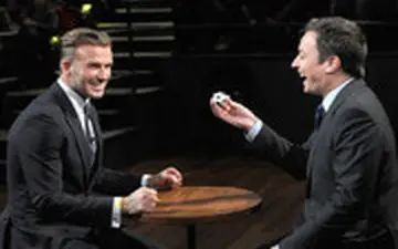 دیوید بکهام در برنامه تلویزیونی، تخم مرغ خام را به سرش کوبید!