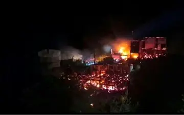 مهار کامل آتش سوزی امامزاده ابراهیم شفت/ اسکان اضطراری ۹ خانوار