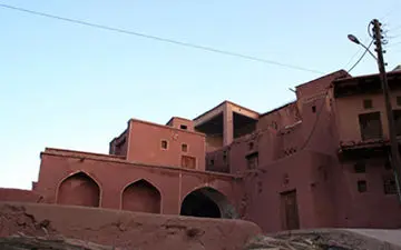  آتشکده هارپاک نگینی در روستای ابیانه