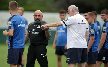 ابتکار جدید در آلمان: بوکسور جنجالی در زمین فوتبال