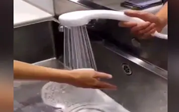 جذاب‌ترین دوش حمام با قابلیت کف سازی!