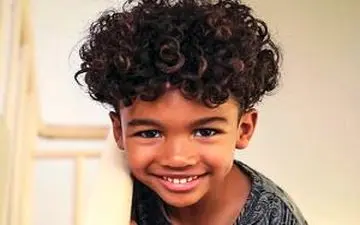 
علت فر شدن موی سر بعضی افراد چیست؟