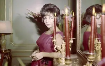 شجاعت در انتخاب لباس عروسی: 12 زن جسوری که با لباس‌ غیرمعمول در مراسم عروسی حاضر شدند