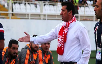 محمد تقوی سرمربی تیم تراکتورسازی از سمت خود استعفا داد