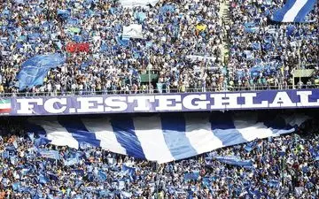 شعار جالب هواداران استقلال روی سکوهای نقش جهان + ویدئو