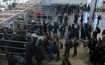 روند تردد از مهران معکوس شد/ تردد ۲۶۵ هزار خودرو در مهران