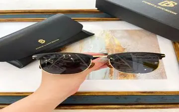 جدیدترین مدل های عینک آفتابی سال 1402 را ببینید!