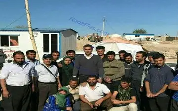 احمدرضا عابدزاده پای درد دل زلزله زدگان کرمانشاه/عکس