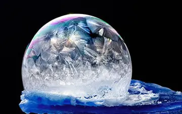 لحظه یخ زدن حباب در هوای سرد+فیلم