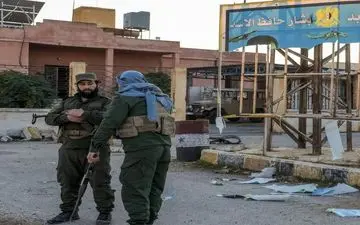 ورود مردم به زندان سازمان اطلاعات نظامی در شهر سویدا سوریه + ویدئو