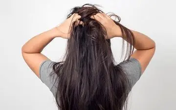 علل خارش پوست سر و نحوه درمان آن