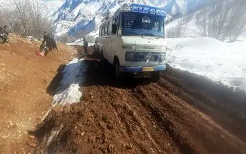 نجات ۱۲ مسافر گرفتار در تنگه تهلستان موگویی