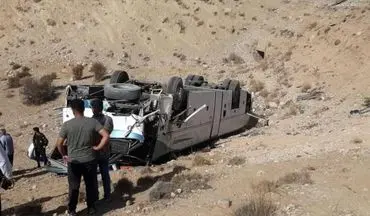 فرماندار فیروزکوه: اعزام ۴ مصدوم واژگونی اتوبوس با بالگرد؛ خواب‌آلودگی راننده علت حادثه است