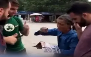 پیر زن چینی تلاش می کند تا به 11 زبان خارجی صحبت کند! +فیلم