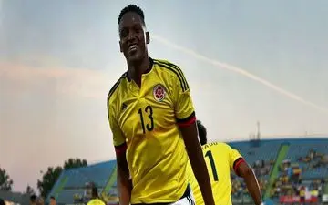 منچستر با یری مینا به توافق رسید