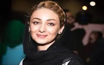 پوشش و گریم ویدا جوان در یک نمایش