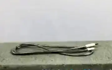 سیم شارژری که اره برقی هم نمی‌تواند آن را پاره کند! + فیلم 