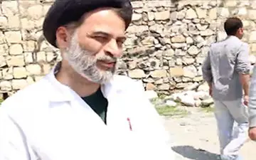 پدیده "روحانی پزشک" در مناطق سیل زده! + فیلم 