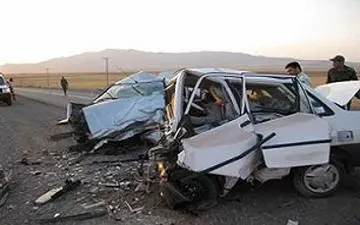 پراید با ۷ نفر زیر چرخ های بنز ۱۰ تُنی له شد