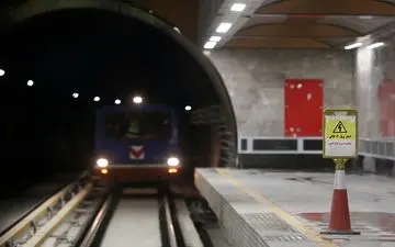 خودکشی در مترو