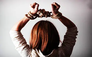 فرانسه در صدر جدول خشونت علیه زنان/ مرگ سالانه 120 زن بر اثر ضرب و شتم + فیلم