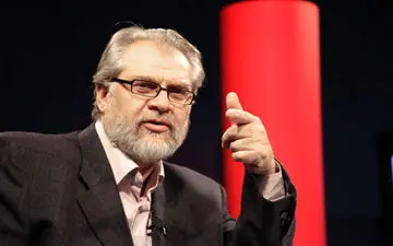 آب زمزم مکه و صحبت های جنجالی نادر طالب زاده/ آیا آب زمزم سرطان زاست؟ 