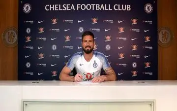 ژیرو یک فصل دیگر با چلسی تمدید کرد