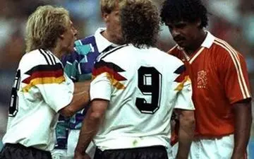 زشت‌ترین حرکت در تاریخ جام جهانی+ عکس
