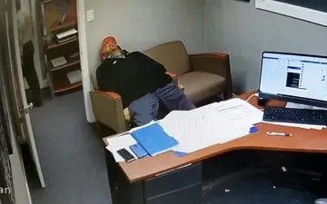 سکته قلبی خریدار حین معامله خودرو! +فیلم 