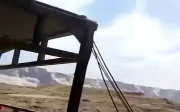 فیلم/ ریزش کوه‌های اطراف گناوه بر اثر زلزله