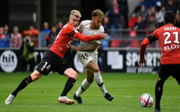 نیمار در پست شماره 10 بازی می کند