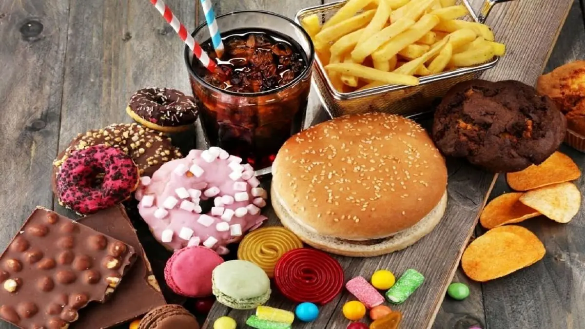 غذاهایی که دشمن سلامتی شما هستند: 7 خوراکی که باید از آنها دوری کنید