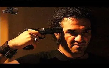 عکس|وقتی خواننده معروف اسلحه اش را بر شقیقه می گذارد...