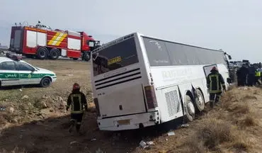 واژگونی یک دستگاه اتوبوس در محور شیراز به دشت ارژن
