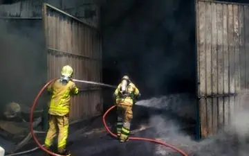 آتش‌سوزی انبار کالا در تهران ۲ مصدوم برجا گذاشت