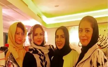 دورهمی بانوان هنرمند در افتتاحیه نمایش مرد بالشی (عکس)