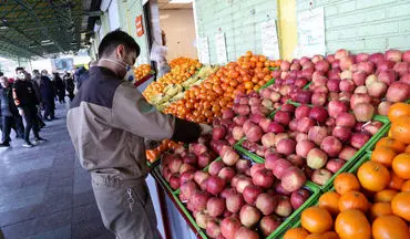 کاهش قیمت ۱۸ قلم میوه در میادین تره‌بار تهران 
