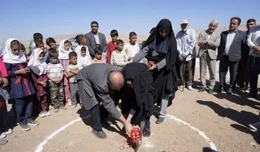 کلنگ احداث مدرسه دو کلاسه خیری روستای  تالاندشت بخش فیروزآباد به زمین زده شد