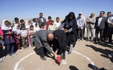 کلنگ احداث مدرسه دو کلاسه خیری روستای  تالاندشت بخش فیروزآباد به زمین زده شد