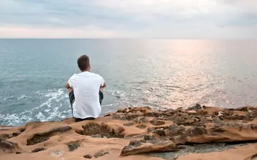 سن، مجردی و سلامت روان: تاثیرات متفاوت در مراحل مختلف زندگی