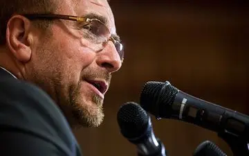 قالیباف: آقای جهانگیری وقتی شما برای خود و همکارانتان پاداش‌های میلیاردی تصویب می‌کنید می‌خواهید با قاچاق مبارزه کنید؟ + فیلم