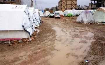  وزش باد شدید و باران زلزله زدگان قصرشیرین را با مشکل مواجه کرده است