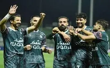 پوستر اعتراضی ذوب آهن به بهانه بازی با استقلال