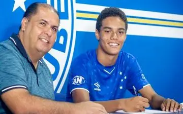  پسر رونالدینیو و اولین قرارداد حرفه ای (عکس)