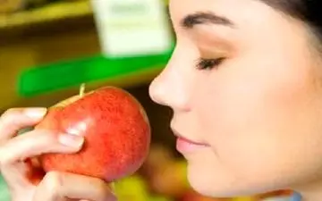 خوشمزه‌تر از این شیر نداریم! | طرز تهیه شیره سیب خانگی+ ویدئو