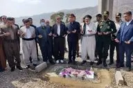 استاندار کردستان در یادمان شهدای گمنام شهرستان سروآباد حضور یافت