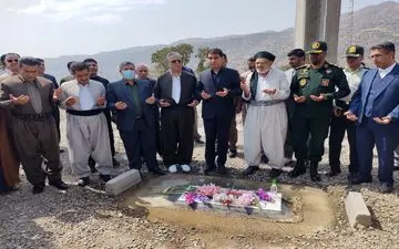 استاندار کردستان در یادمان شهدای گمنام شهرستان سروآباد حضور یافت