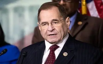 سناتور آمریکایی در جلسه محاکمه ترامپ: او یک دیکتاتور است
