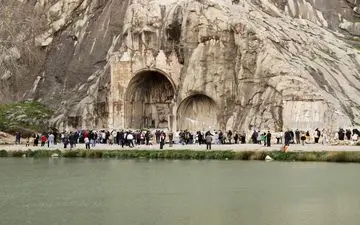 «کرمانشاه» رتبه اول افزایش جذب گردشگران نوروزی در کشور را کسب کرد




